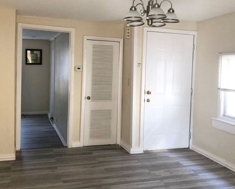 East Pilsen two-bedroom one bathroom apartment / walk to downtown – photo 1