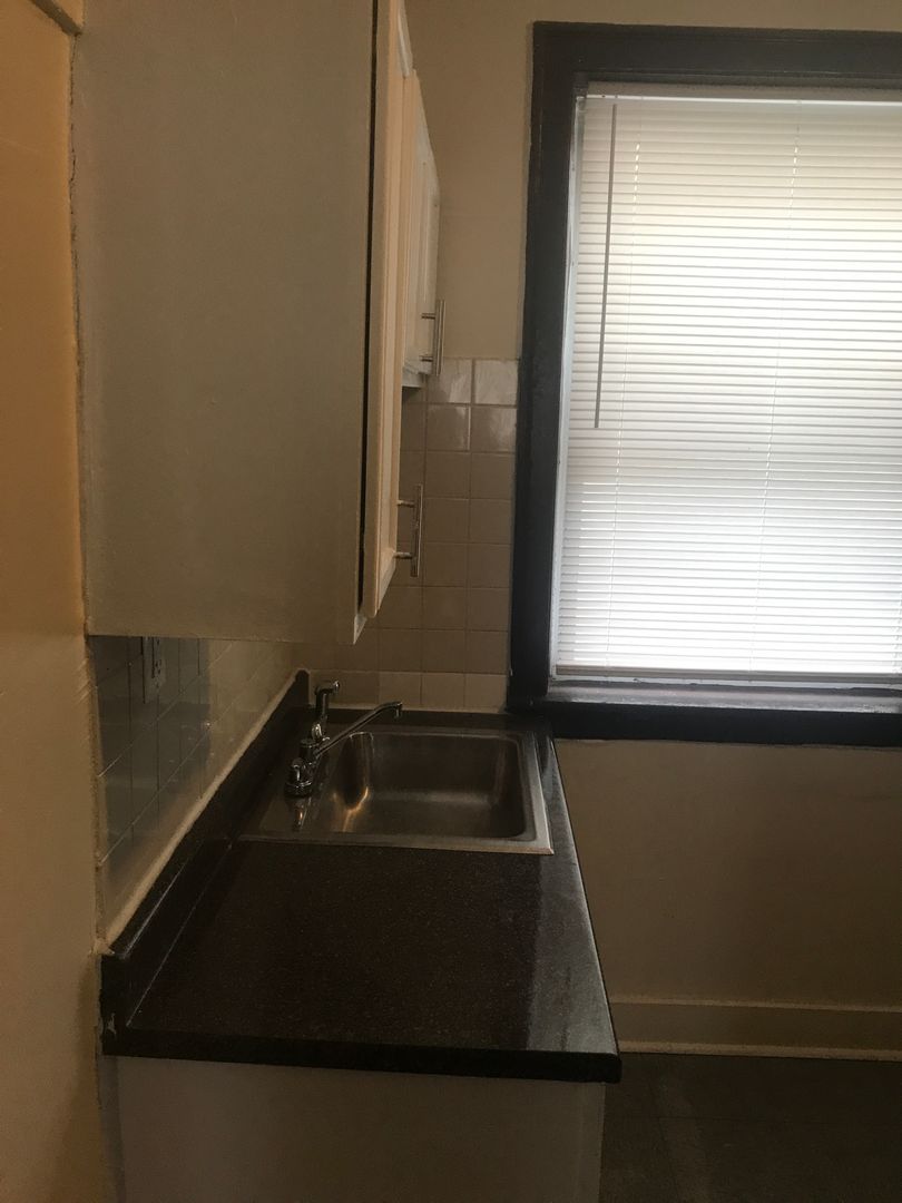 Chicago Apartment: 6315 S California Ave