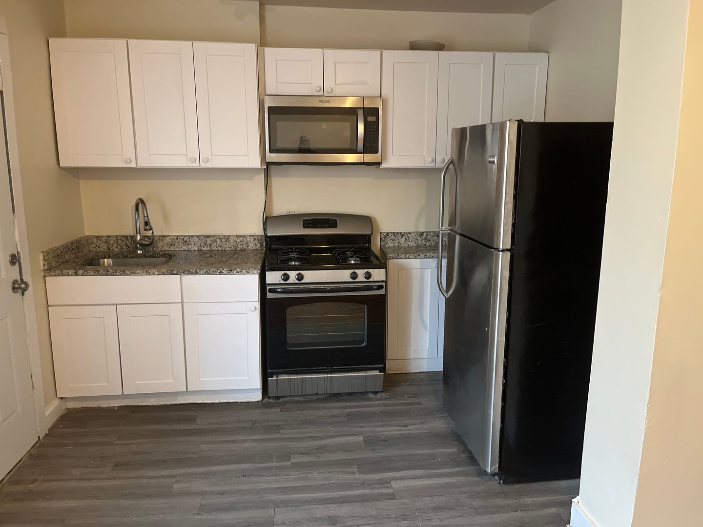 Chicago Apartment: 7027-7033 S Indiana Ave