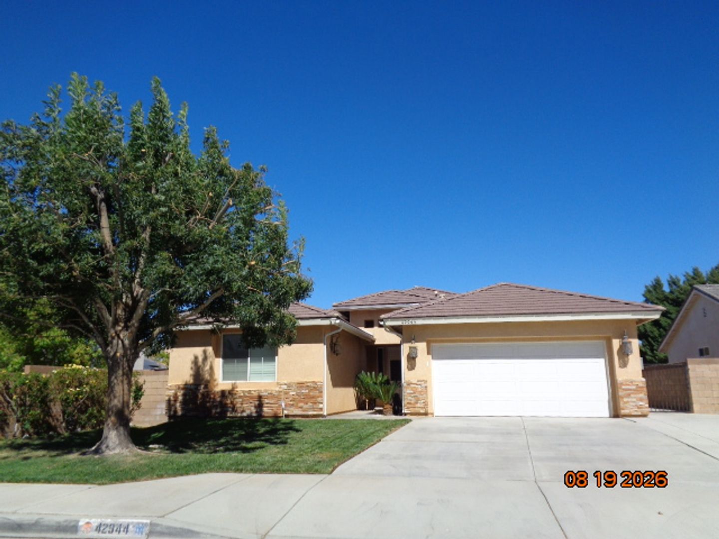Lancaster House: 42944 Edson Avenue