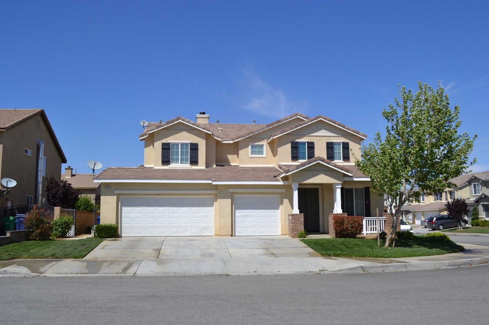 Lancaster House: 6027 Oak Fence Lane