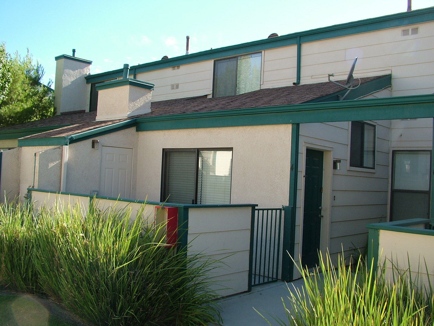 Lancaster House: 44556 15th Street East #4