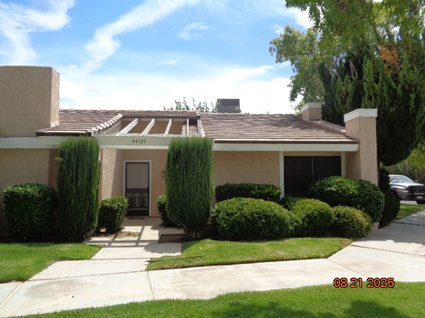 Lancaster House: 44121 Planet Circle