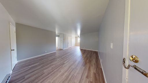 Spacious & Confortable!! 2 Bedroom Top Floor!!! – photo 1