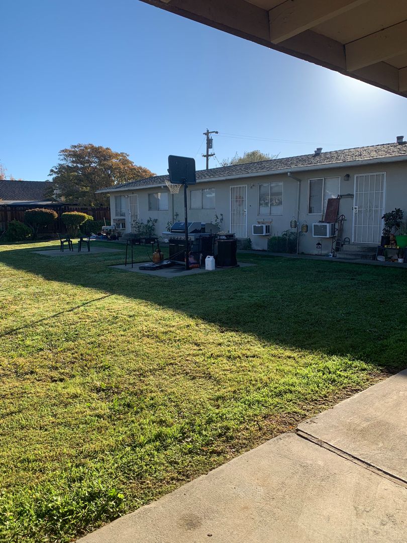 Newman Apartment: 648 Fig Lane