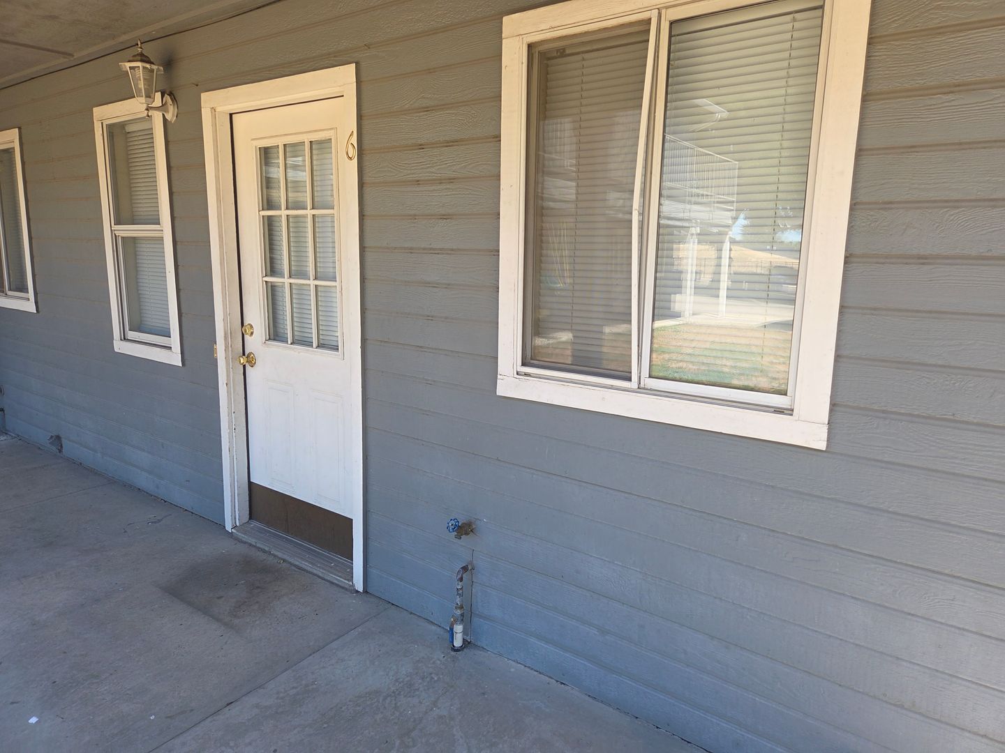 Modesto Apartment: 724 Brighton Avenue