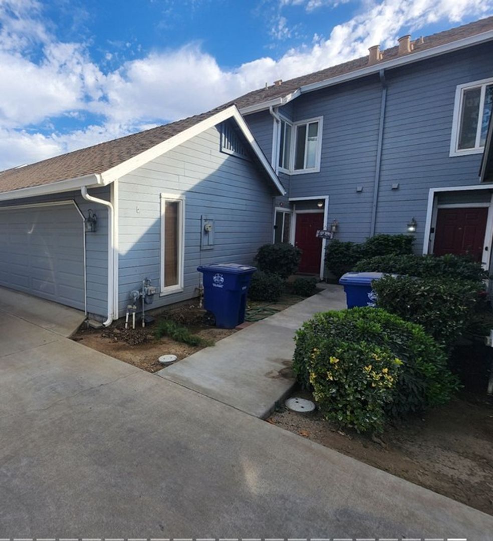 Gustine House: 960 South Ave.