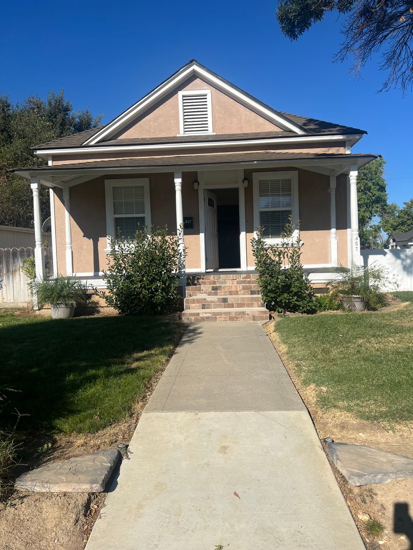 Gustine House: 407 6th Street