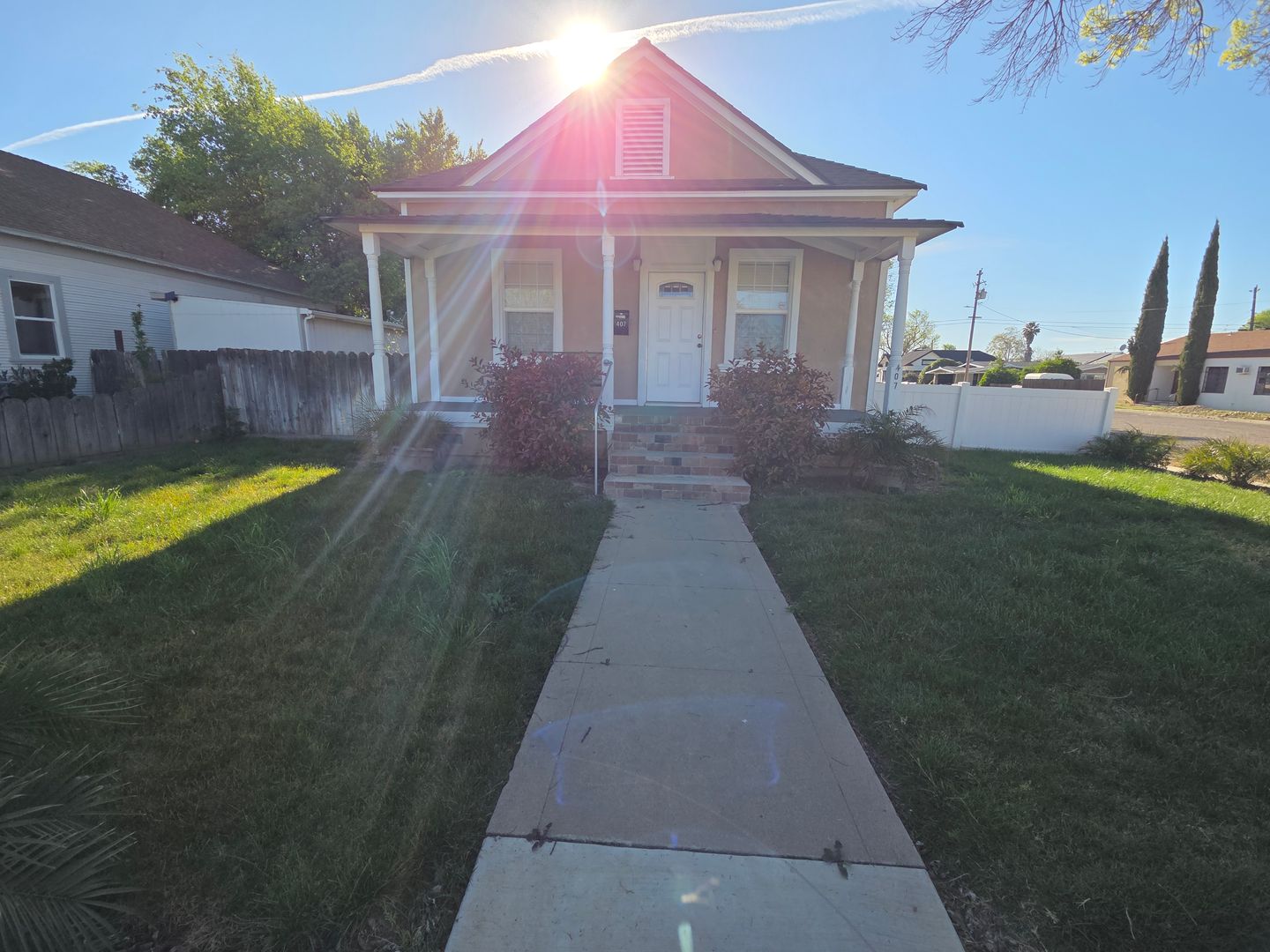 Gustine House: 407 6th Street