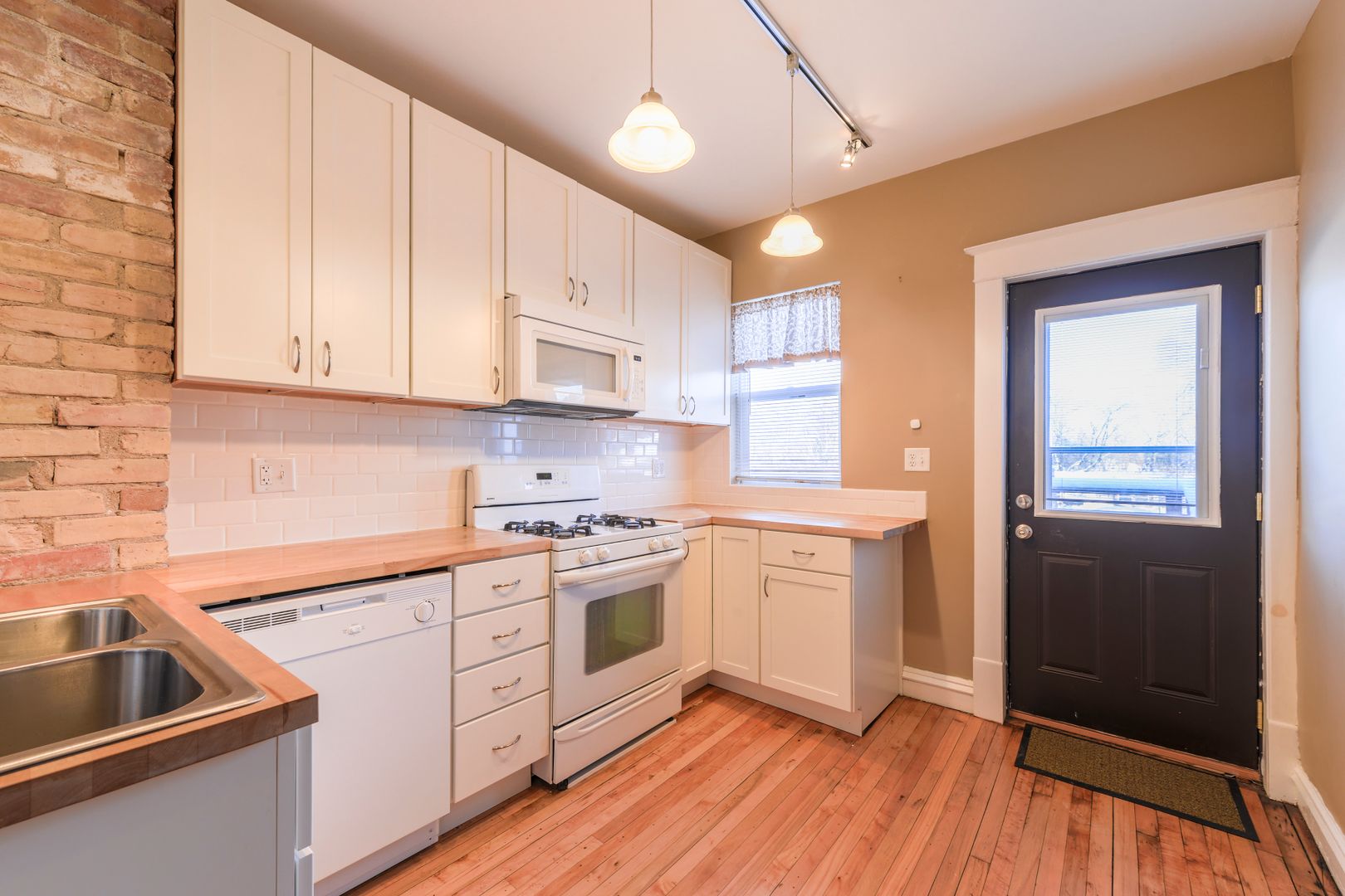 Minneapolis Apartment: 506 Newton Avenue North