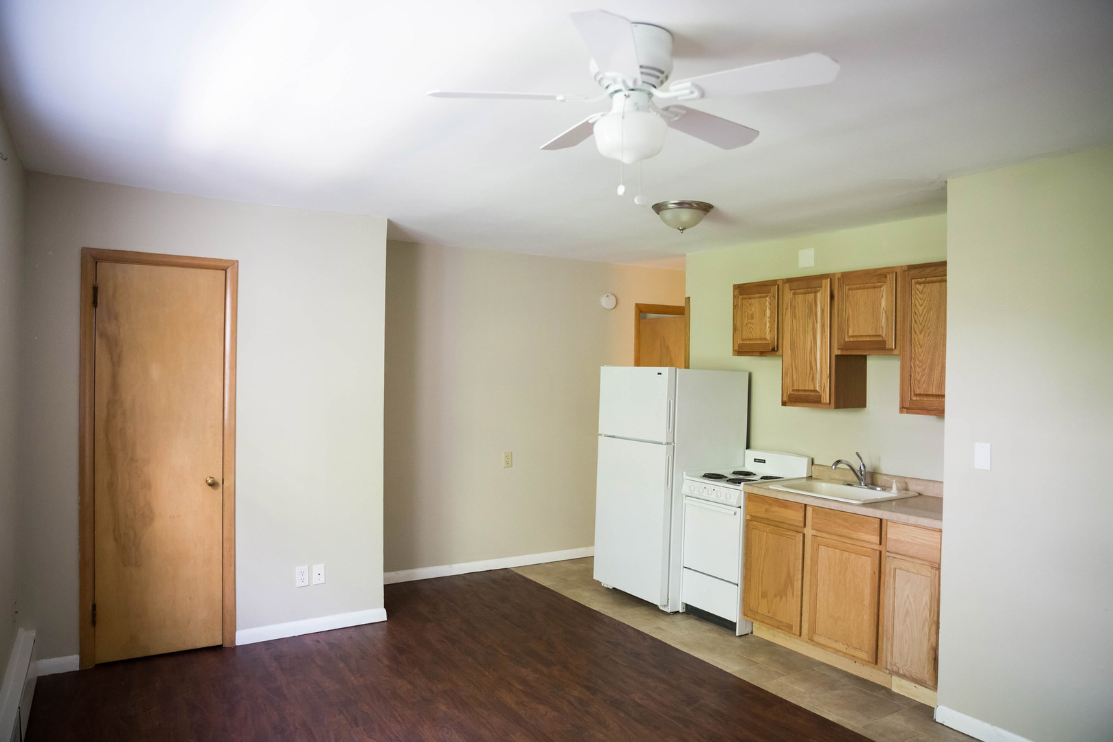 Excelsior Apartment: 200 1st St