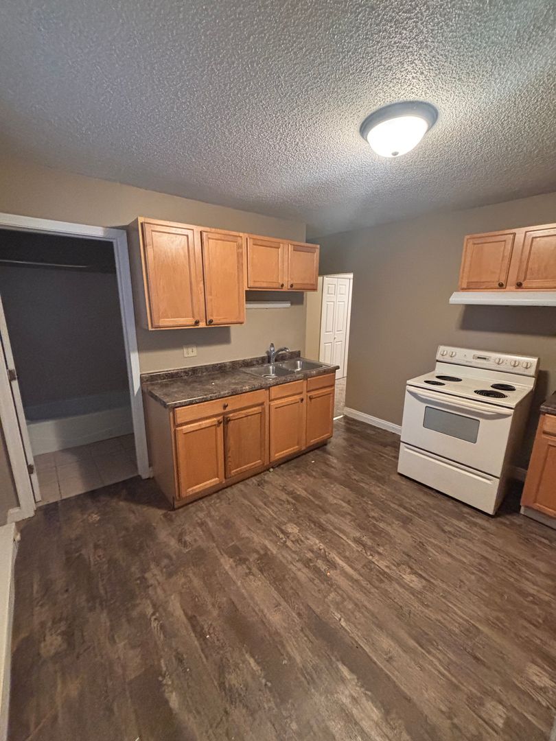 St. Paul Apartment: 880 Wilson Avenue