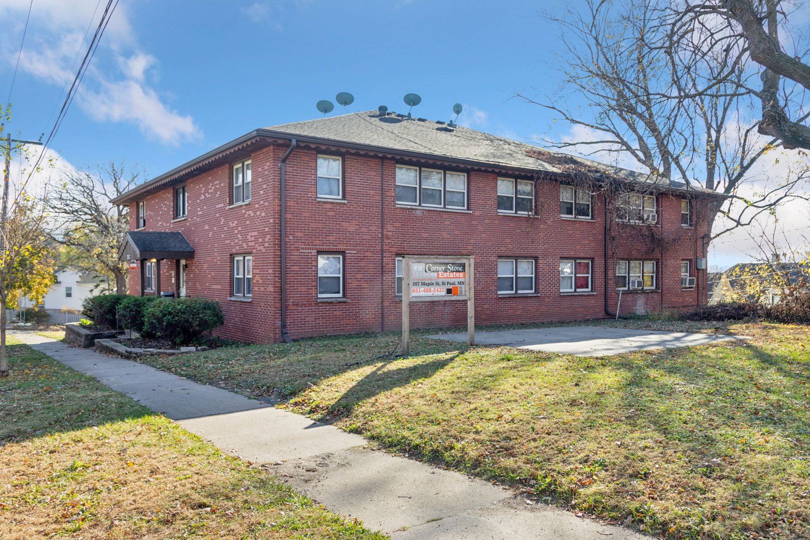 St. Paul Apartment: 207 N Maple Street
