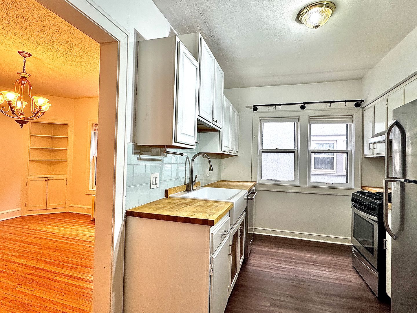 Saint Paul Apartment: 1067 Saint Clair Avenue