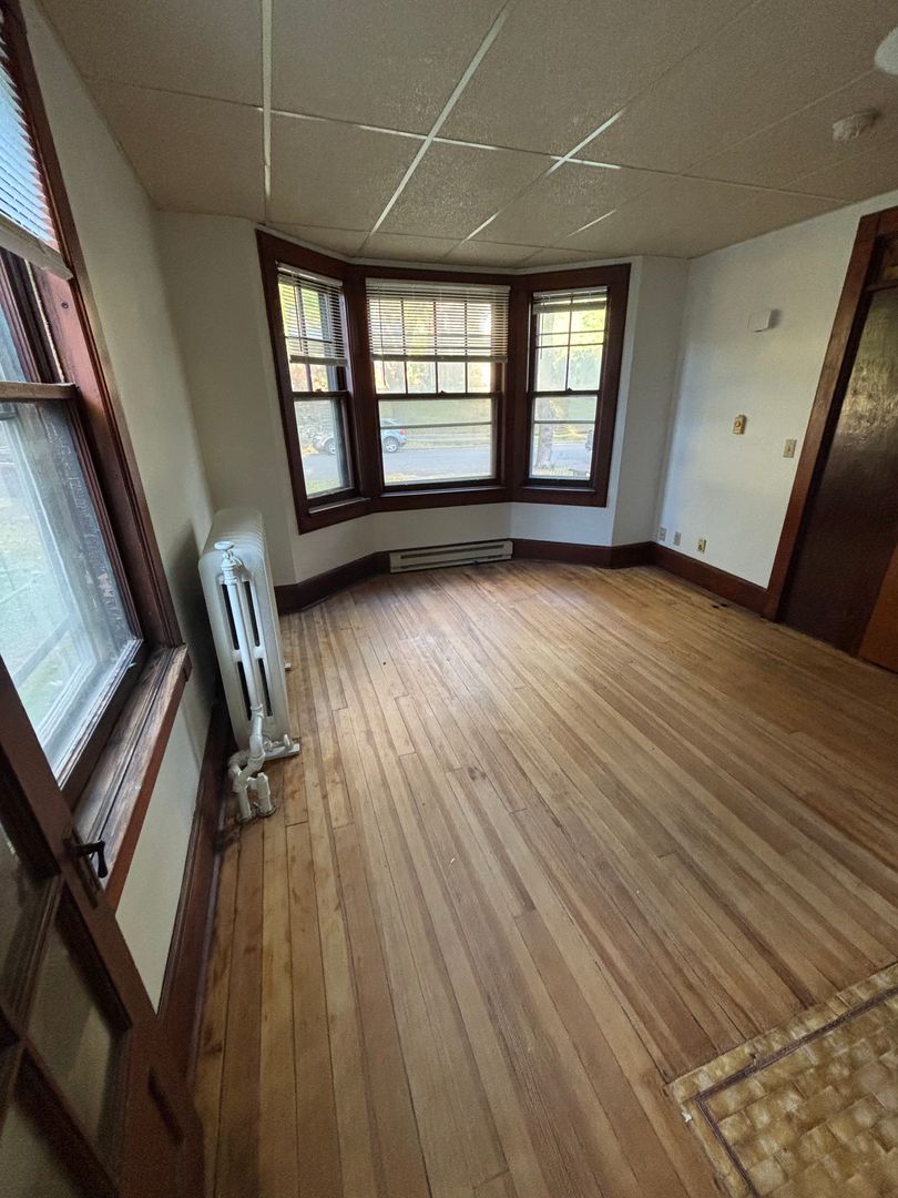 St Paul Apartment: 389 Maple Street
