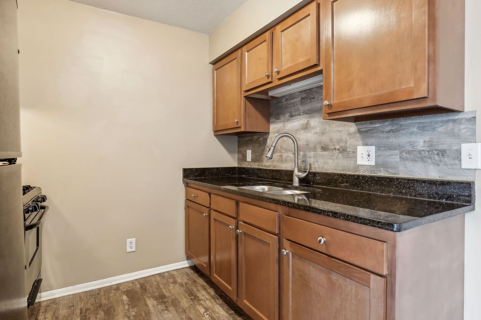 St. Paul Apartment: 207 N Maple Street