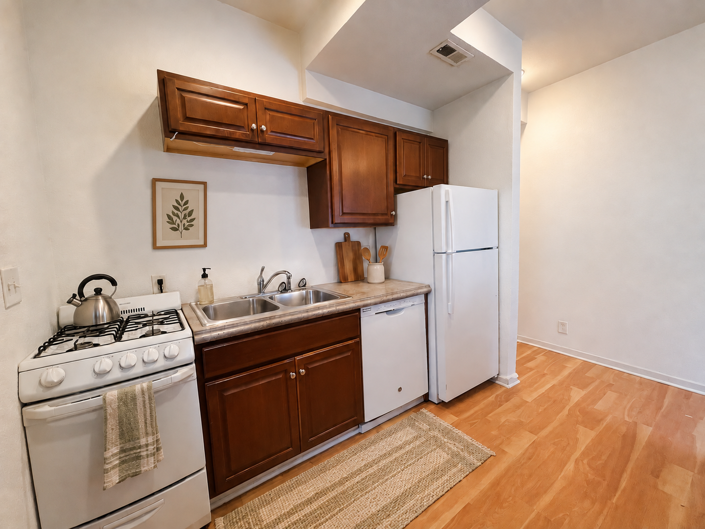 Minneapolis Apartment: 2704 Garfield Ave South