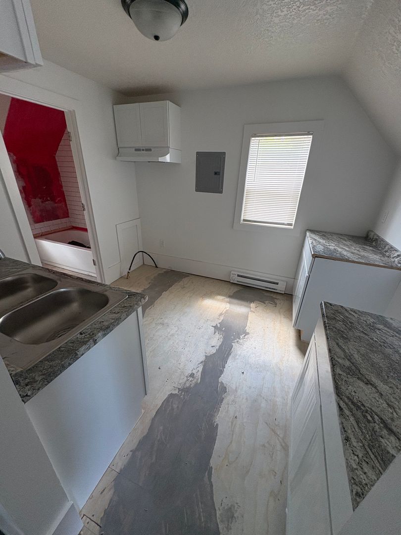 Minneapolis Apartment: 914 18th 1/2 Avenue NE