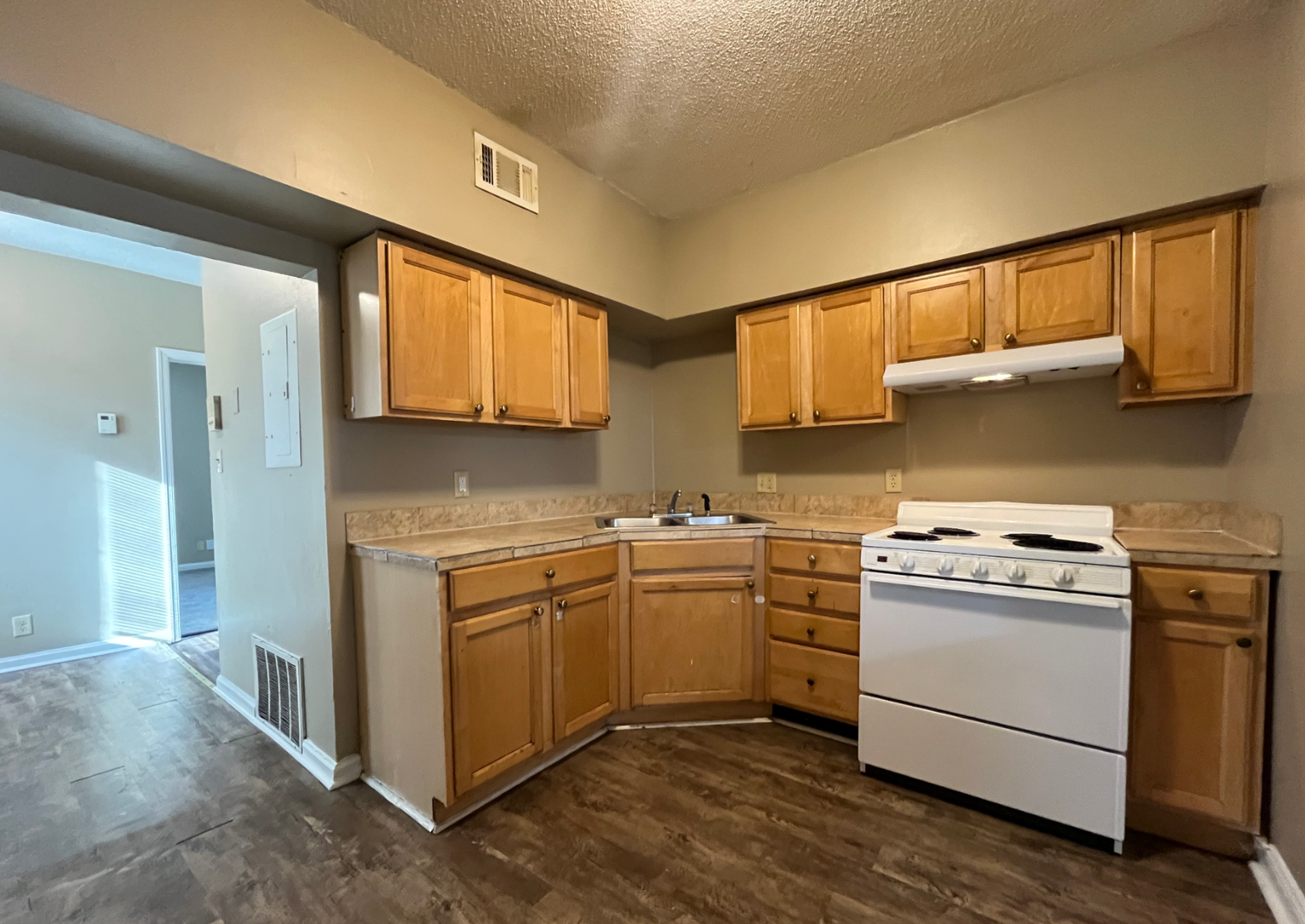 St. Paul Apartment: 880 Wilson Avenue