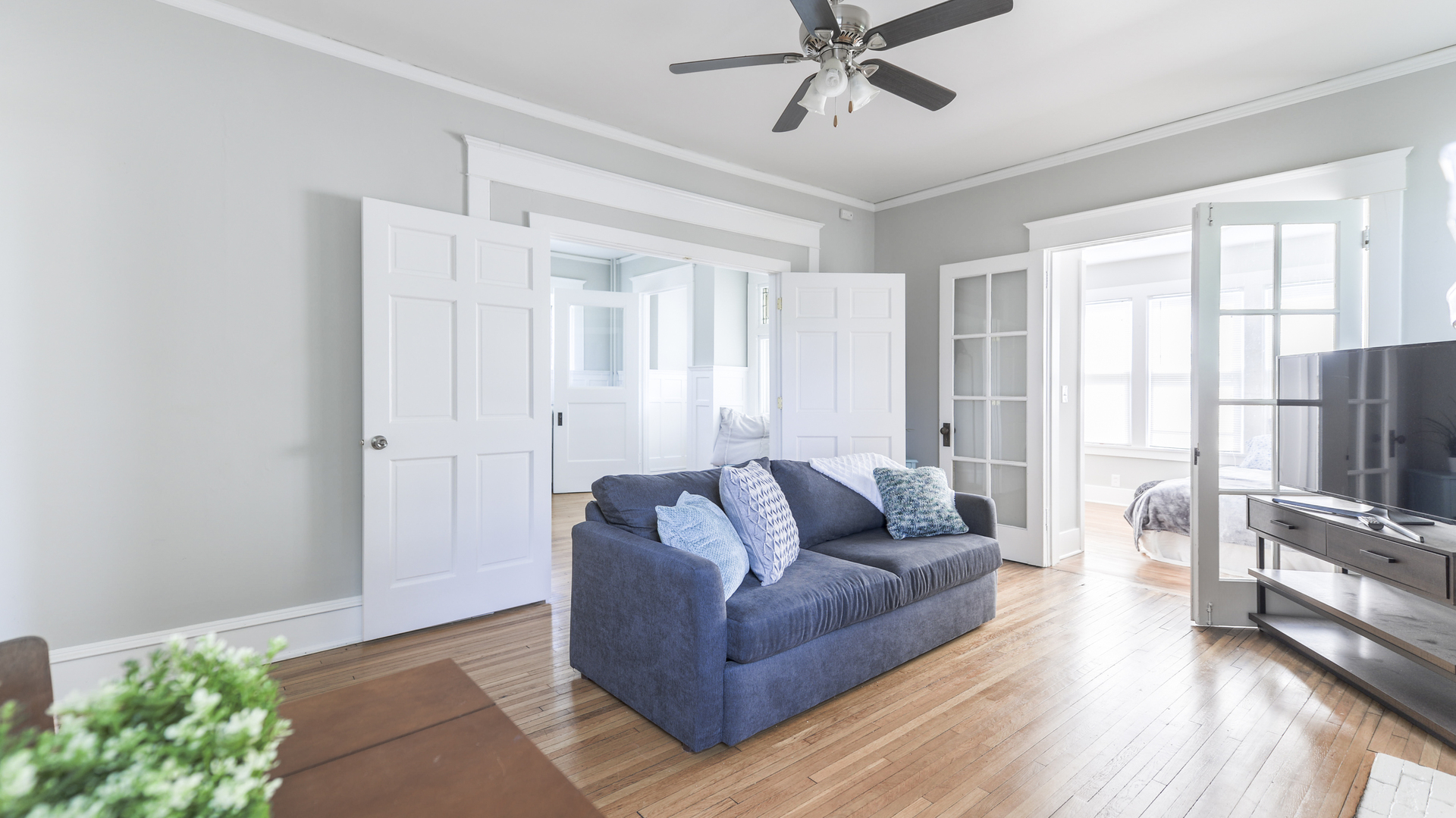 Minneapolis Apartment: 2600 Dupont Ave South