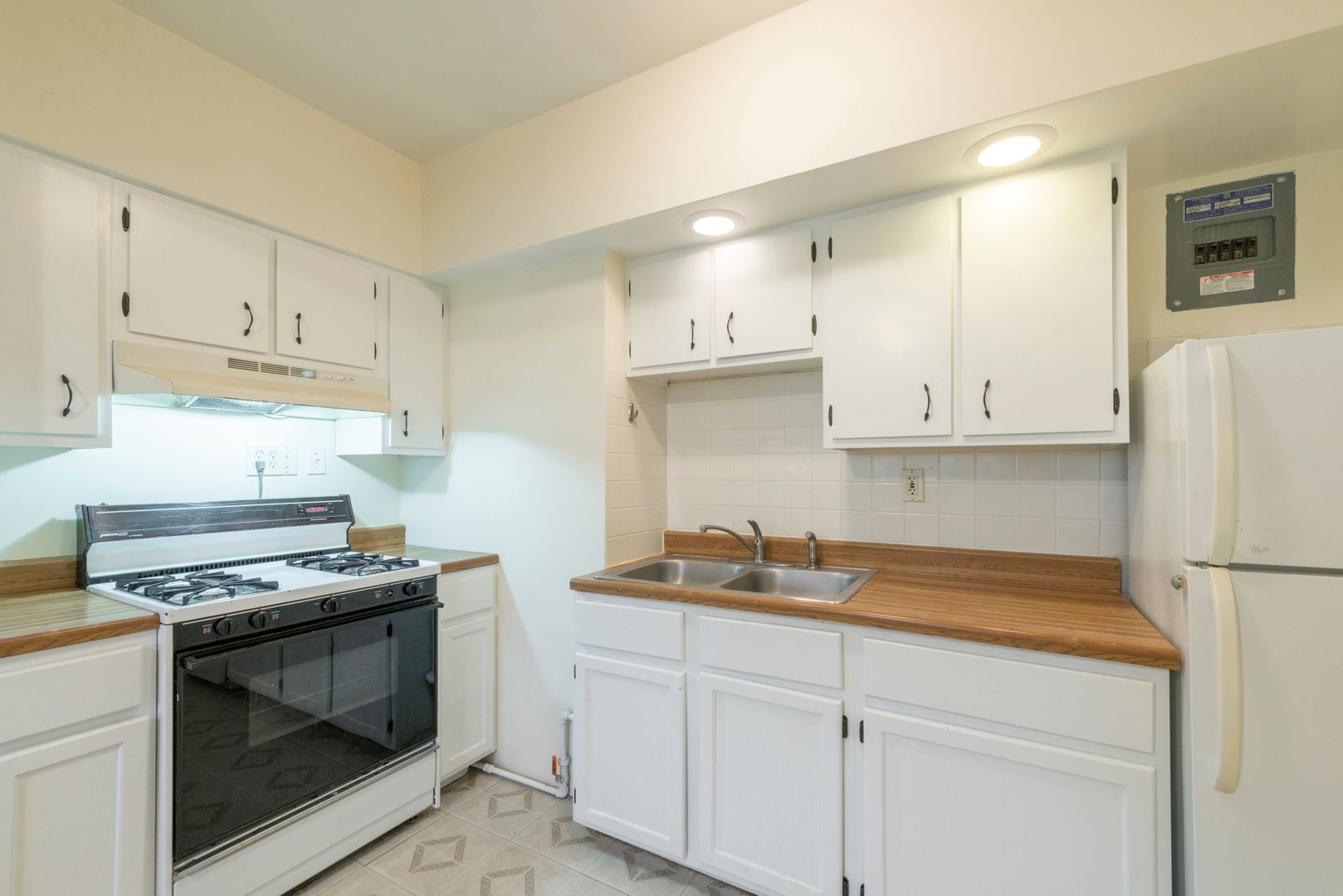 St. Paul Apartment: 1402 Portland Ave