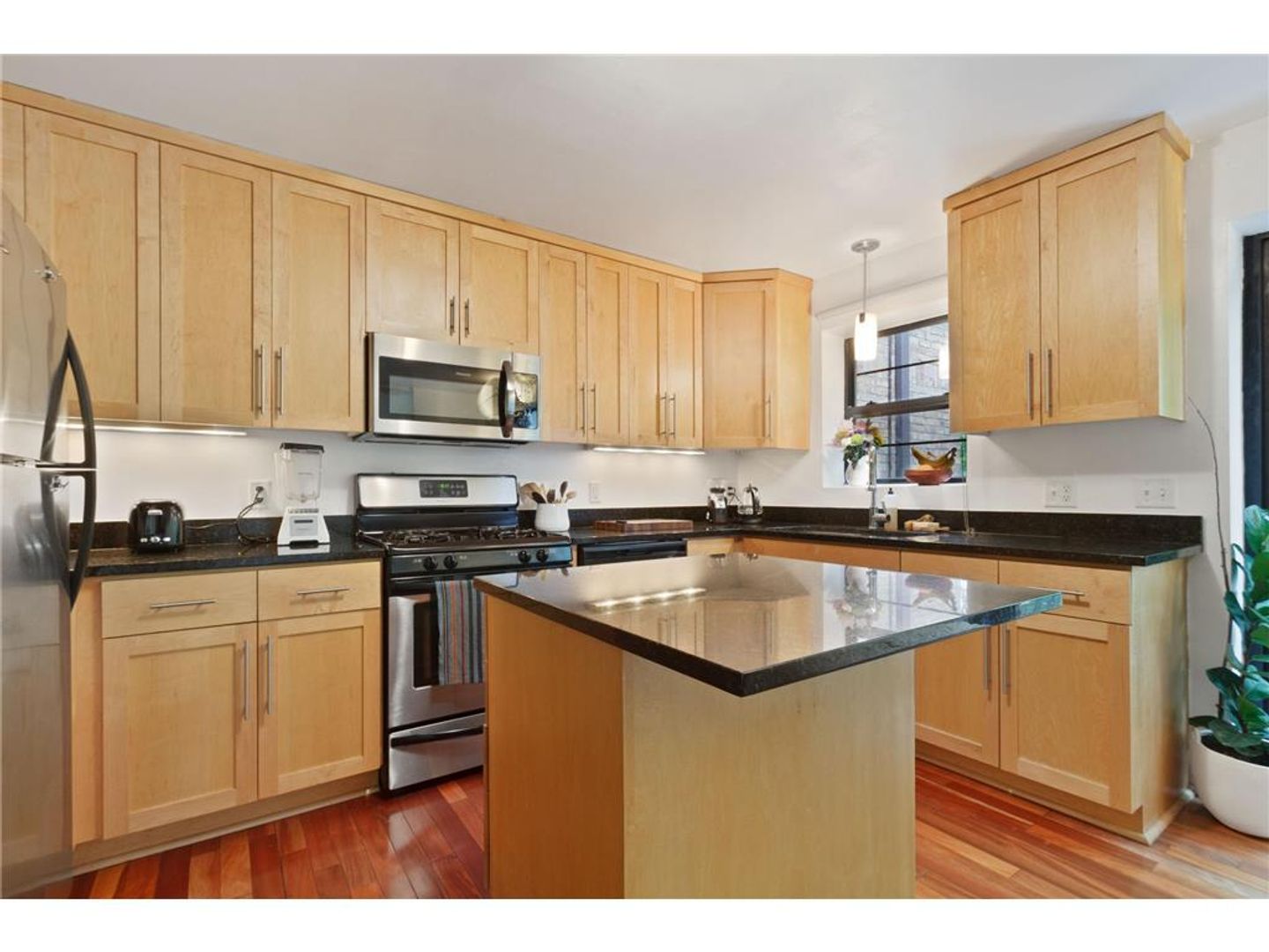 Minneapolis Apartment: 2201 3rd Avenue South