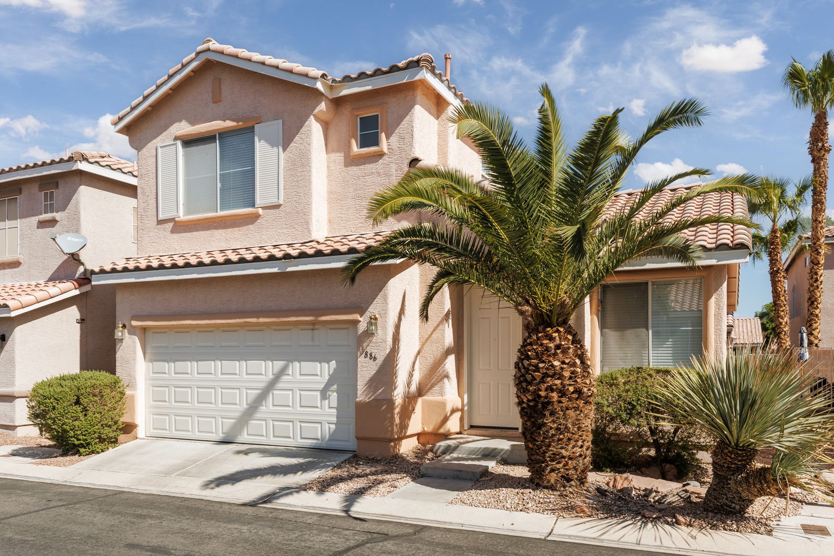Las Vegas House: 886 Park Walk Ave