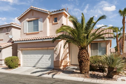 Dual primary suites in Silverado Ranch gated community with pool – photo 1