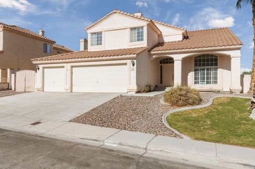 Large Silverado Ranch home with pool – photo 1