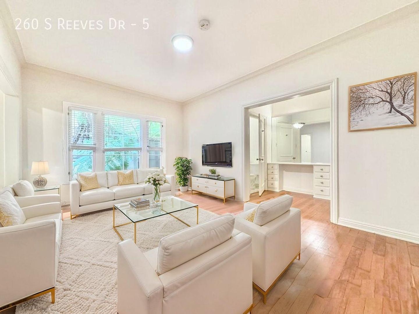 Beverly Hills Apartment: 260 South Reeves Drive