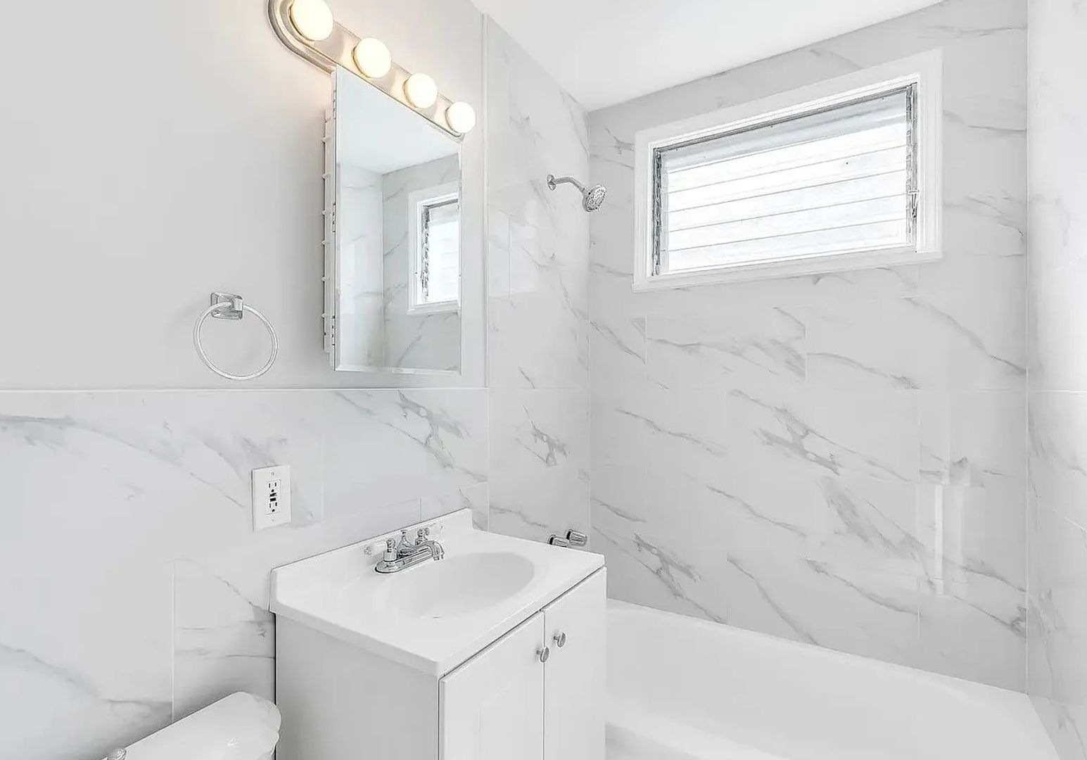 Beverly Hills Apartment: 425 North Oakhurst Drive