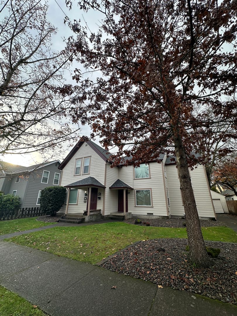 Corvallis Apartment: 426 NW 15th, #4