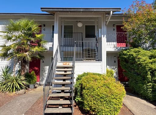 (858) Foxfire - 2 Bedroom / 1 Bathroom - Upstairs – photo 1
