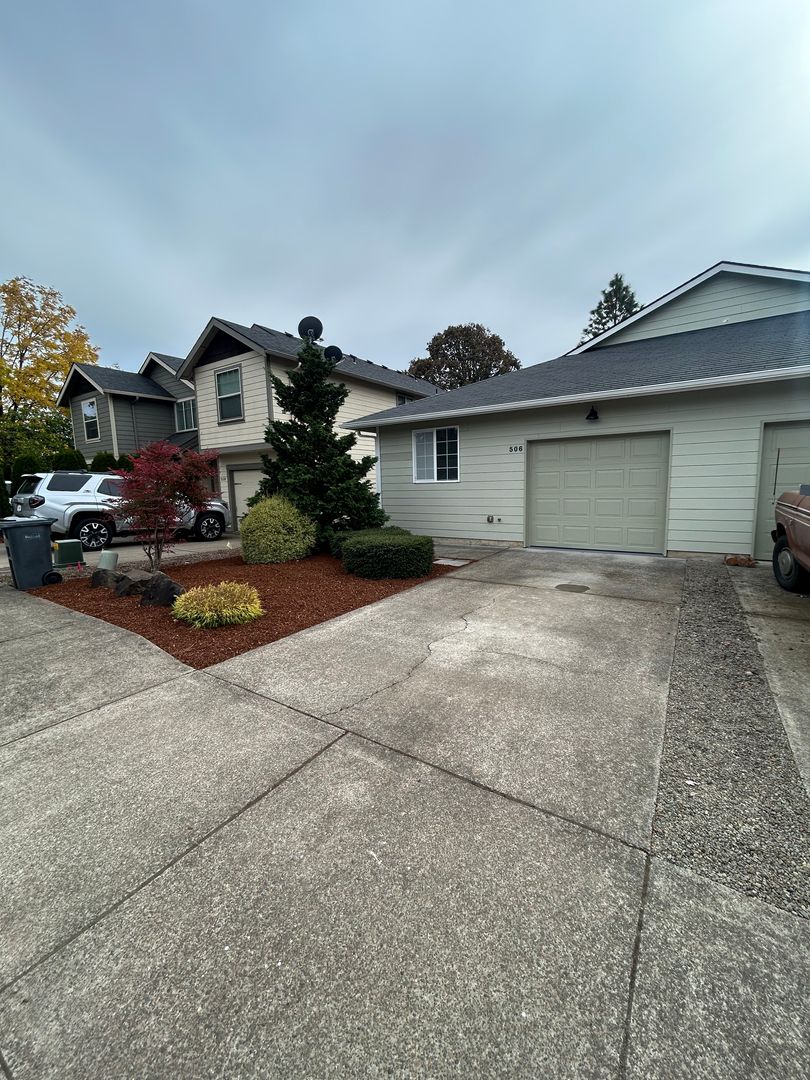 Philomath Apartment: 506 College St