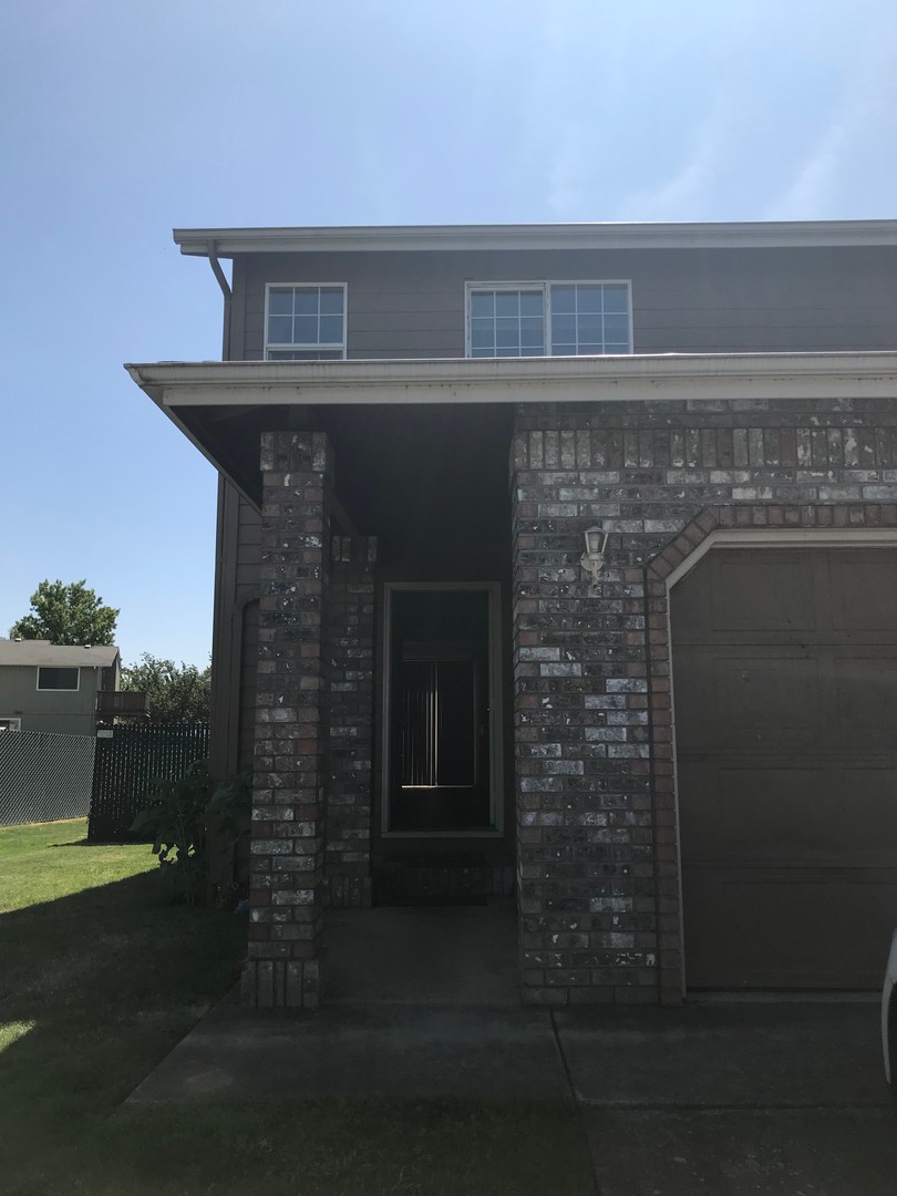 Springfield Apartment: 701 N Cloverleaf Loop