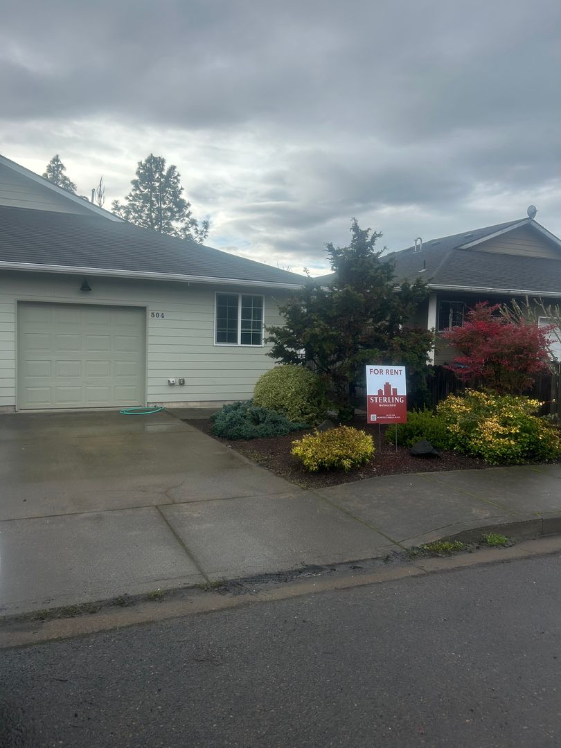 Philomath Apartment: 504 College St