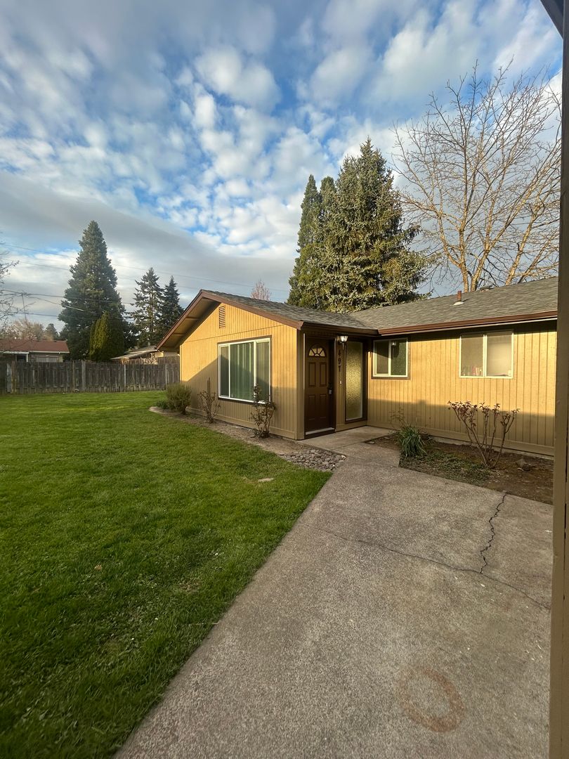 Corvallis Apartment: 497 NW Walnut Blvd