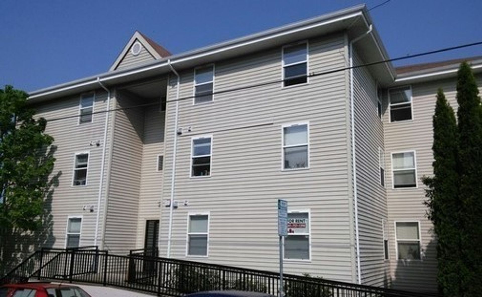 (384) Four Wings - 2 Bedroom  / 1 Bathroom **MOVE-IN SPECIAL**