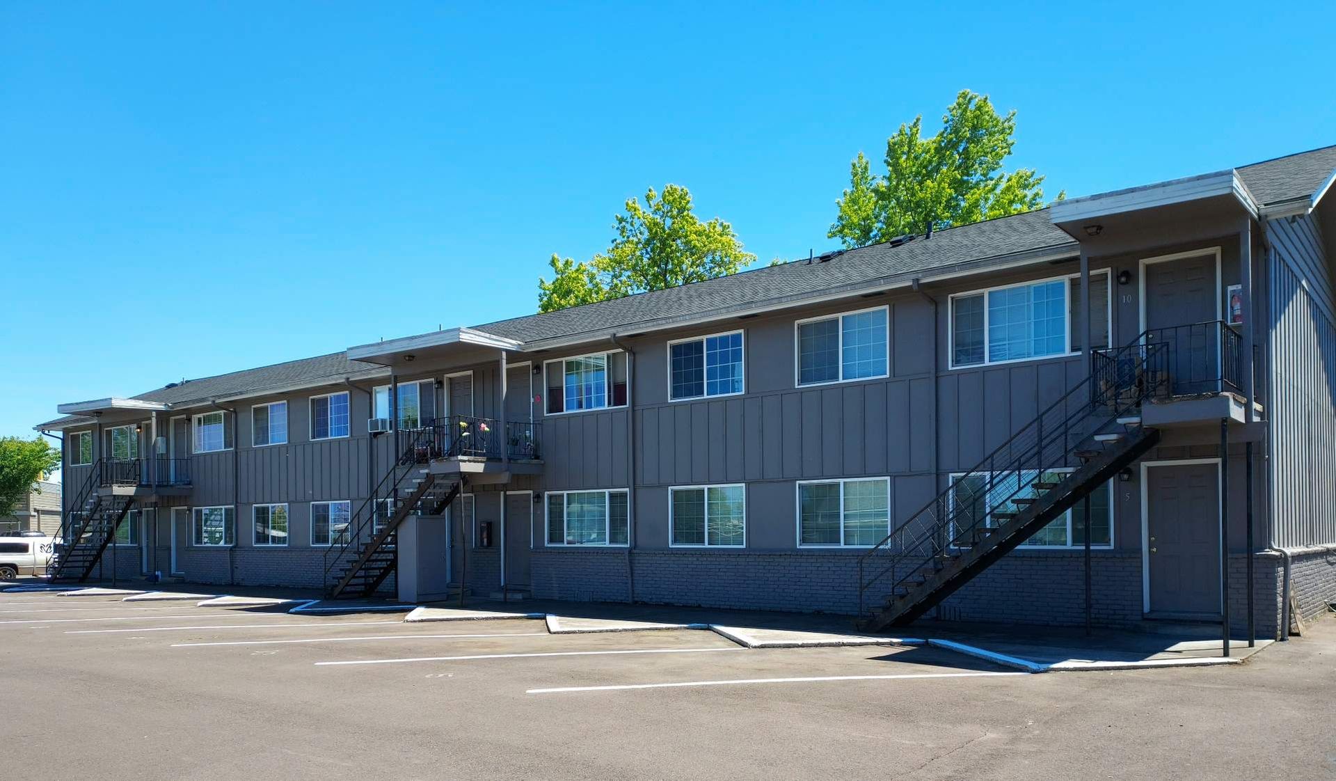 Albany Apartment: 810 18th Ave SW - 03