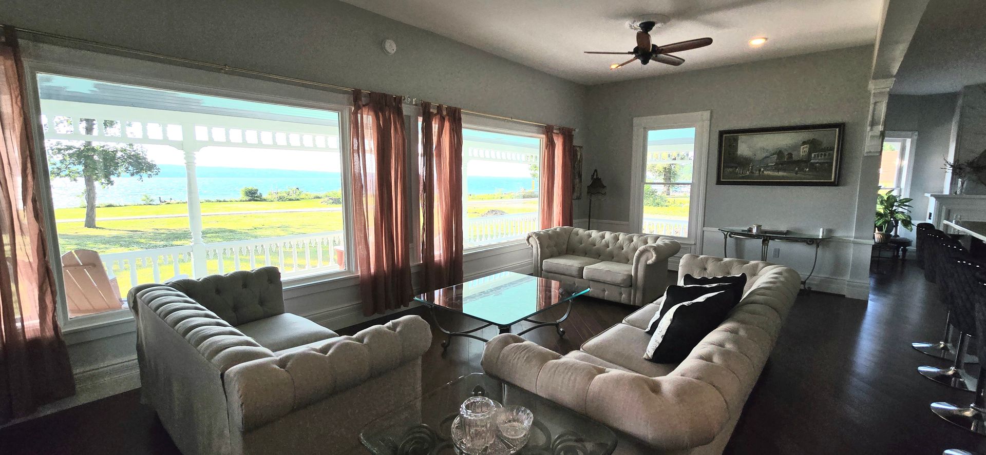 Hector House: 3435 Lake st