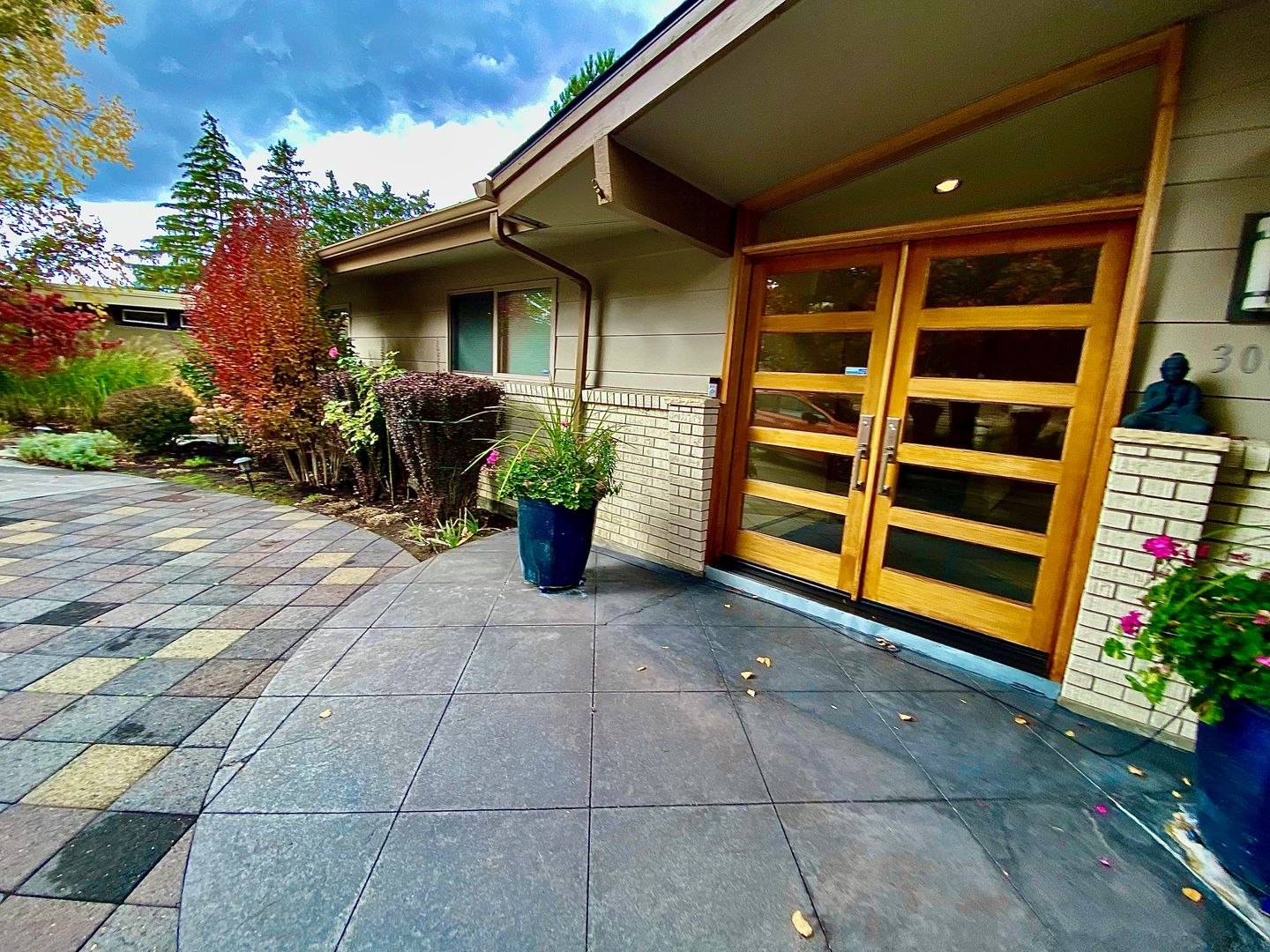 Boise House: 306 E Curling Dr.