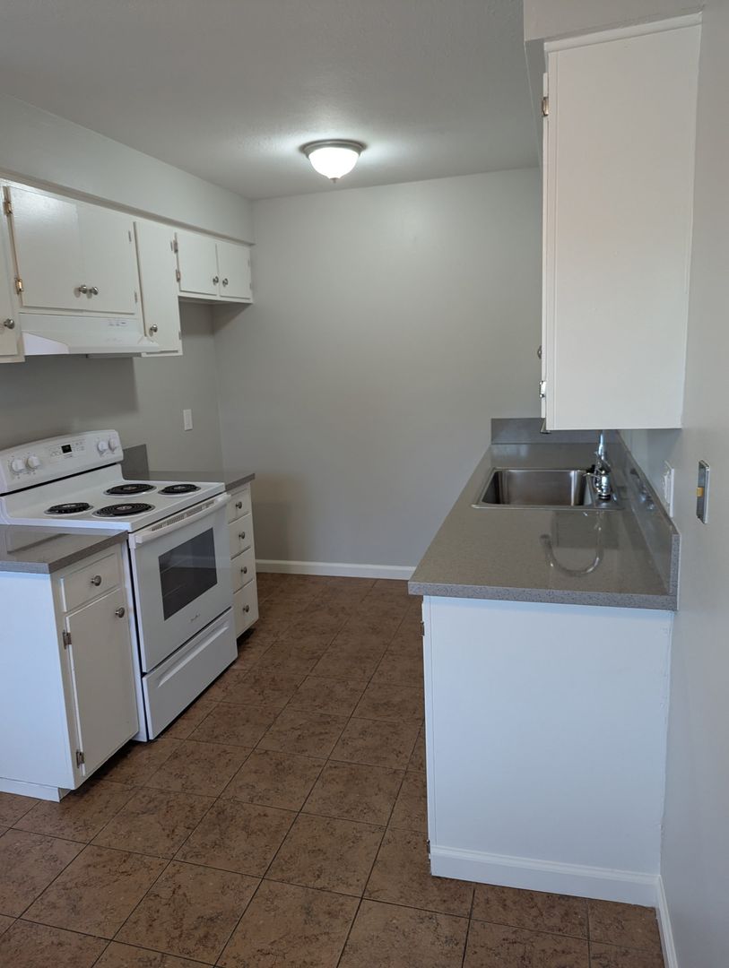 FULLERTON Apartment: 1835 WEST AVENUE