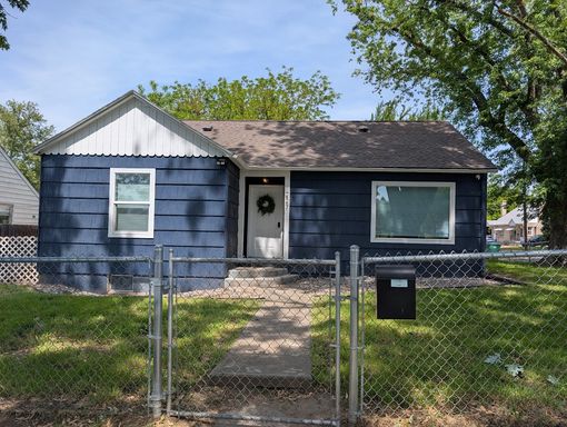 Furnished Room For Rent in Normal Hill - Utilities/Internet Included!