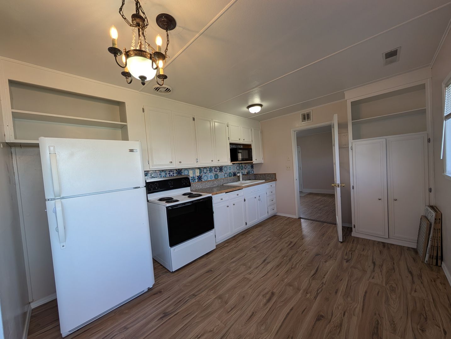 Clarkston House: 628 Burns Street