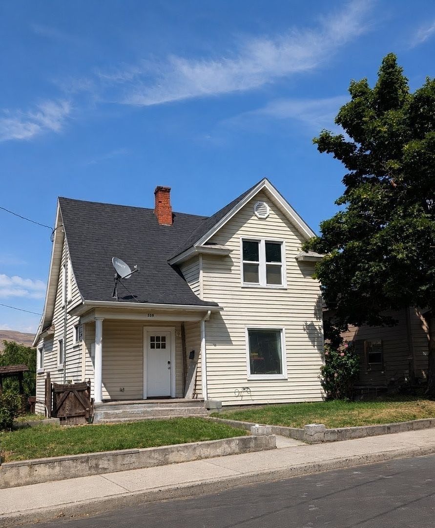 Lewiston Apartment: 539 Park Street