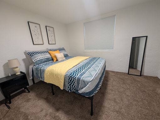 Furnished Room For Rent in Normal Hill - Utilities/Internet Included!