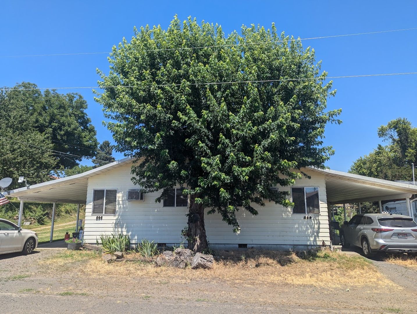 Kamiah Apartment: 504/506 10th St.