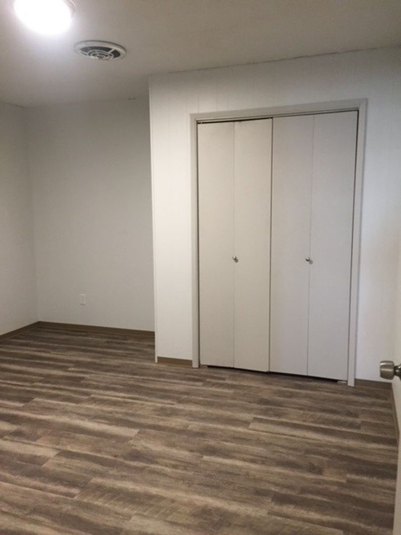 Genesee Apartment: 157 W. Walnut Avenue