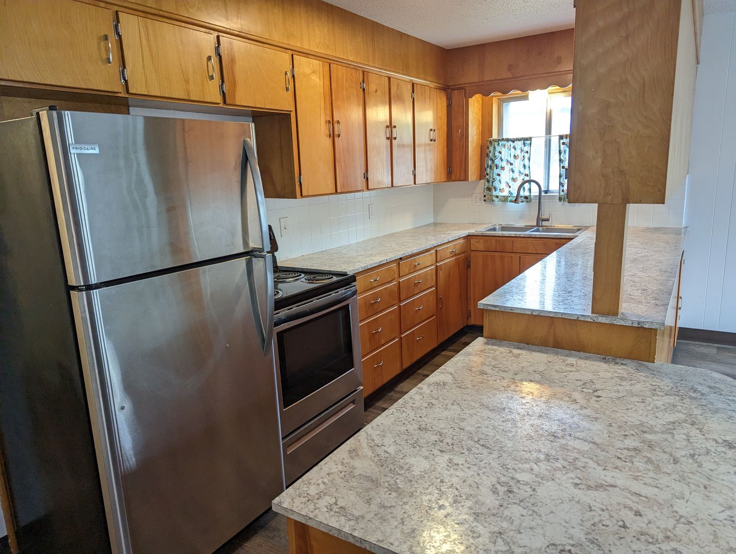 Genesee Apartment: 157 W. Walnut Avenue