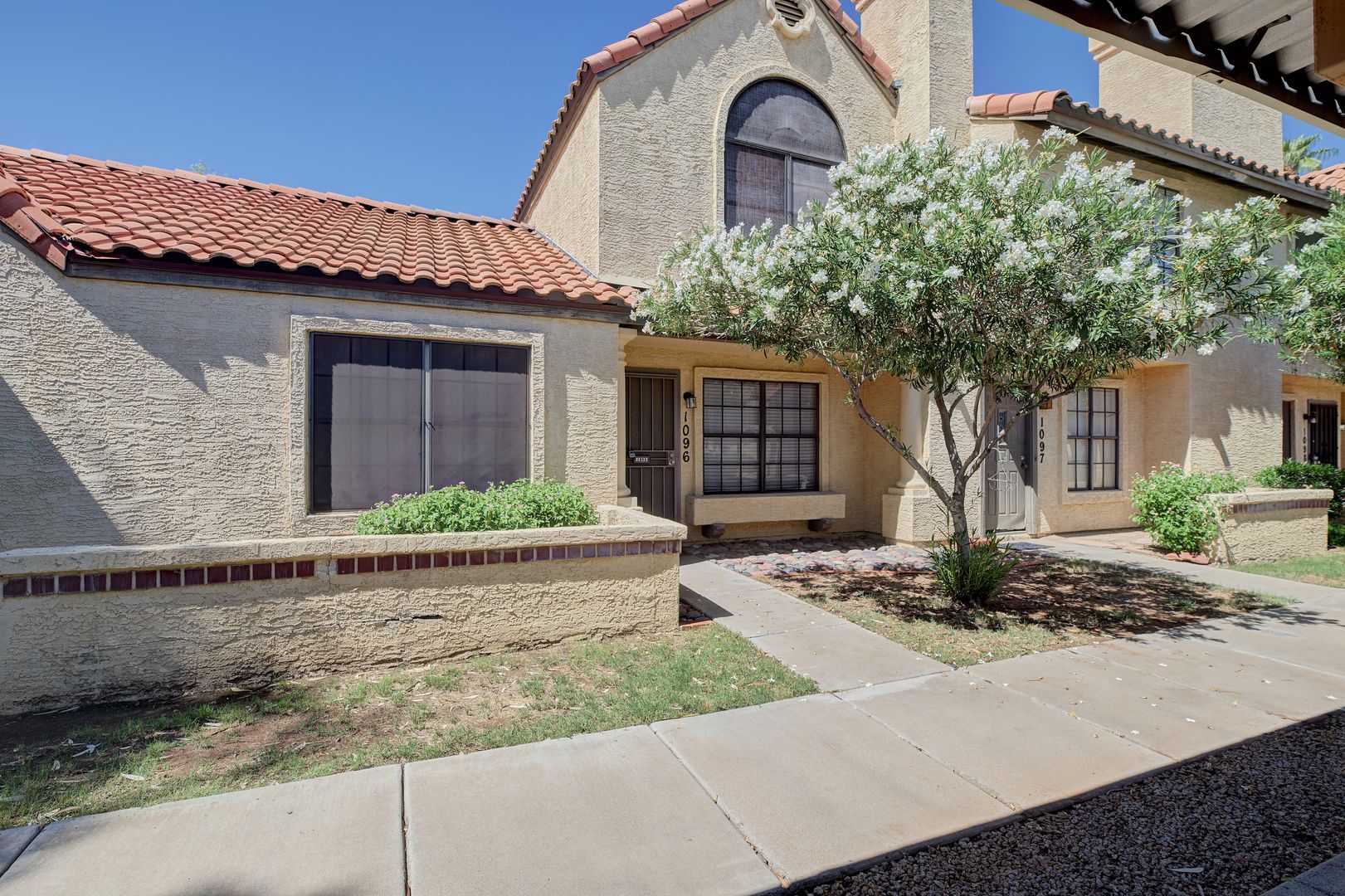 Scottsdale Townhome: 5704 E Aire Libre #1096